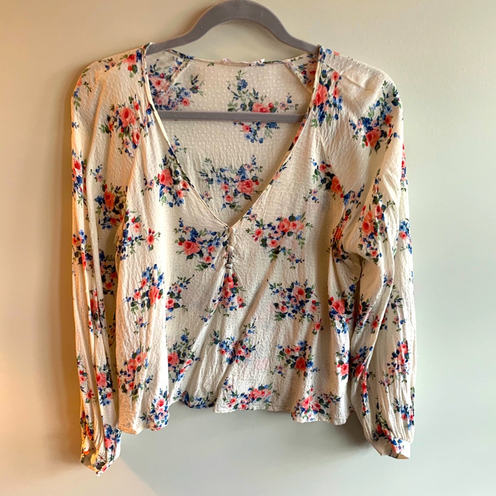 LUSH CREAM FLOWY BLOUSE